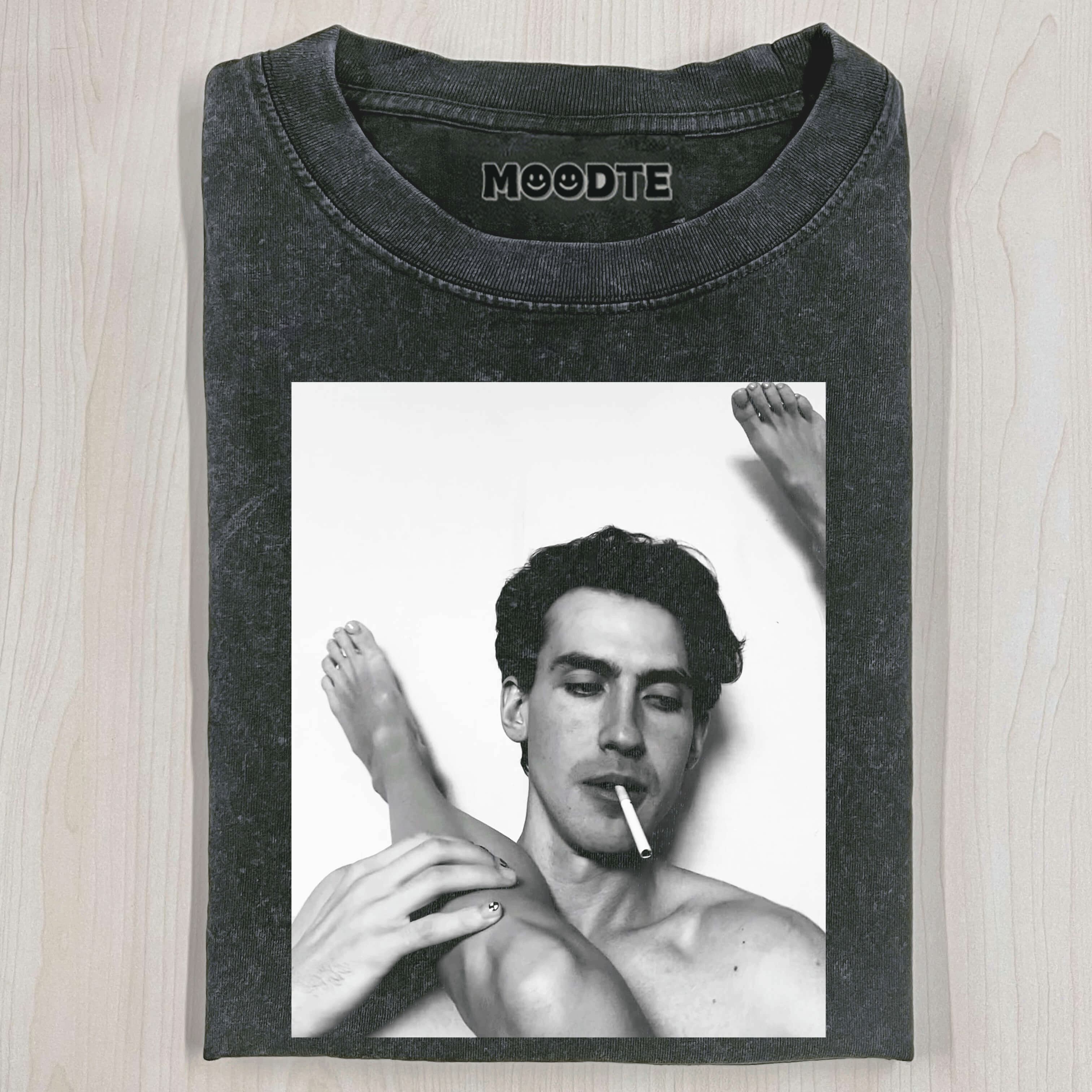 MAN SMOKING RETRO T-SHIRT